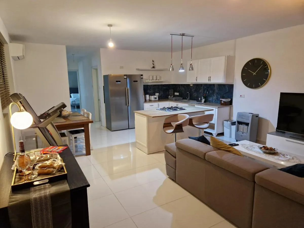 Town Pent House Apartment Luqa
